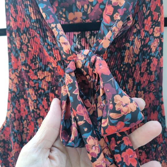 Pleione Sleeveless Blouse Pleated Floral Print Tie in Back Size Medium - Picture 6 of 10